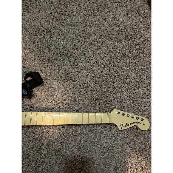 Wireless Guitar Hero Controller Black Stratocaster - Picture 3 of 5